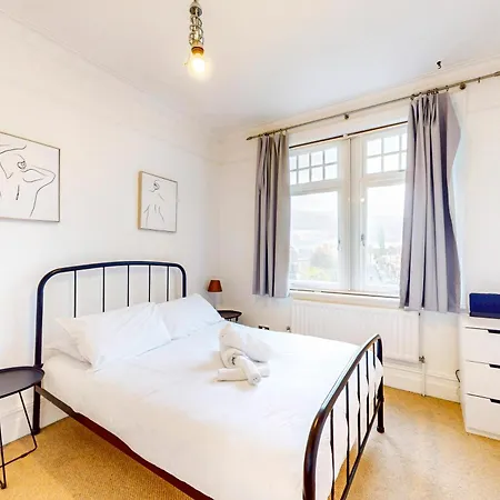 Apartment 2-bed Flat Steps To Wimbledon Park & Tube *