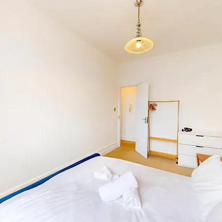 Lejlighed 2-bed Flat Steps To Wimbledon Park & Tube London