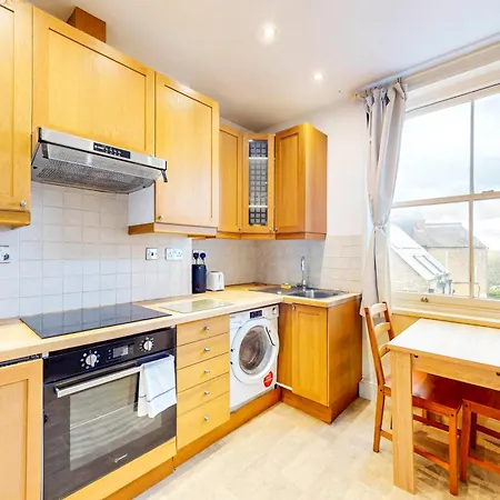 Apartment 2-bed Flat Steps To Wimbledon Park & Tube
