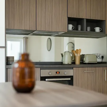 Apartment Urban Explorer Spot With Walks To Markets *