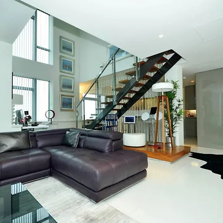 Penthouse With Iconic Views * London