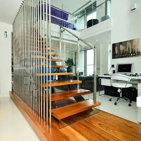 Penthouse With Iconic Views * London