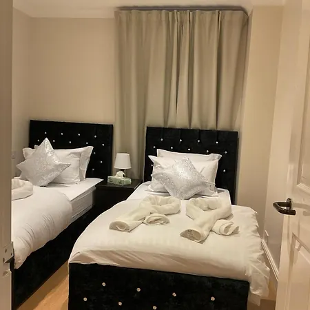 2 Bedroom Flat With 24 7 Security And Concierge *