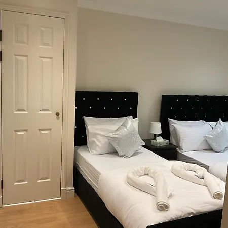 2 Bedroom Flat With 24 7 Security And Concierge Apartment *