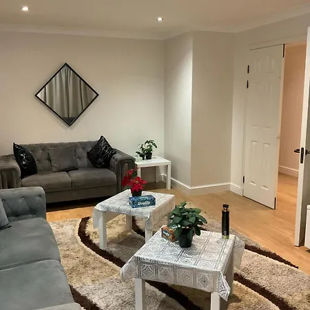 2 Bedroom Flat With 24 7 Security And Concierge Apartment *