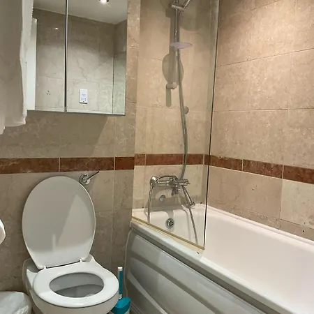 Apartment 2 Bedroom Flat With 24 7 Security And Concierge *