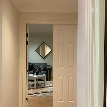 Apartment 2 Bedroom Flat With 24 7 Security And Concierge