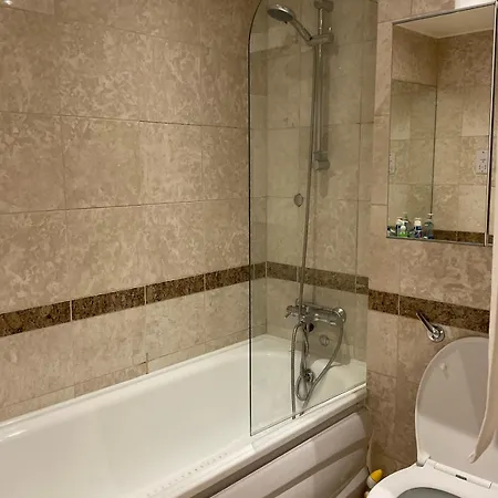 2 Bedroom Flat With 24 7 Security And Concierge Apartment *