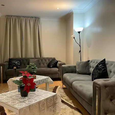 Apartment 2 Bedroom Flat With 24 7 Security And Concierge London