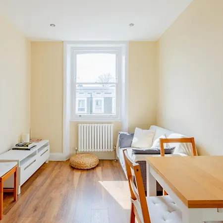 Apartment Newly Renovated 2bd Floor Flat West Brompton *