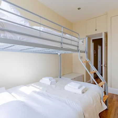 Apartment Newly Renovated 2bd Floor Flat West Brompton London