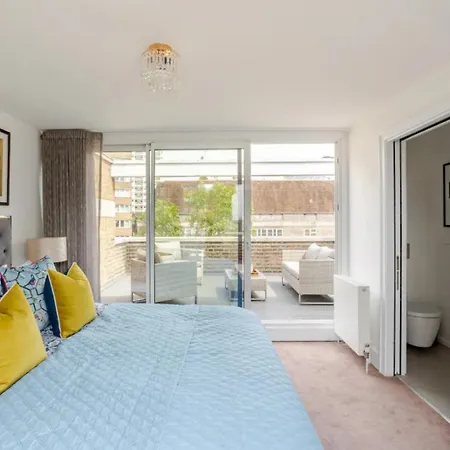 Huge Mansion By Mayfair & Hyde Park Holiday home