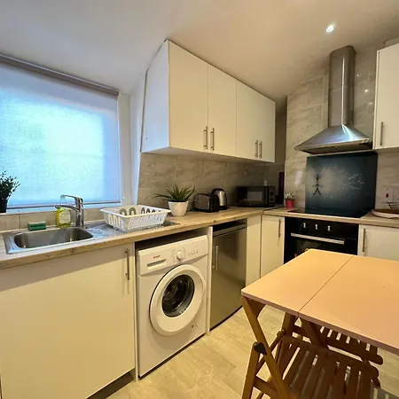 Hyde Park Comfortable Family Apartment