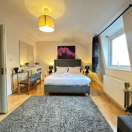 Hyde Park Comfortable Family Apartment *
