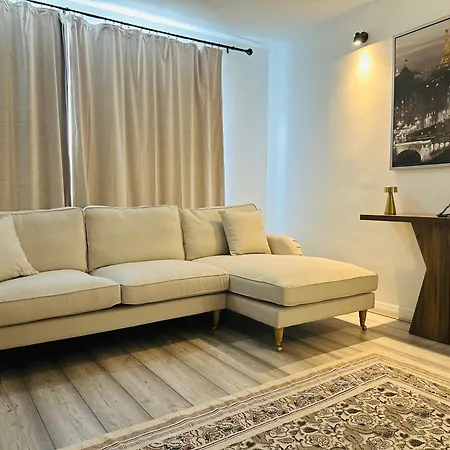 Entire 2-bedroom Flat Close To Hyde Park, Paddington Station, Bayswater And Queensway Station *