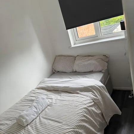 Holiday home Close Airport- Petok - Free Parking London