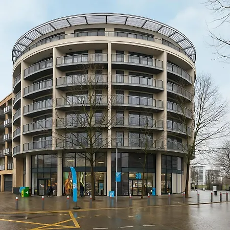 Designer Flat Near Wimbledon Park *