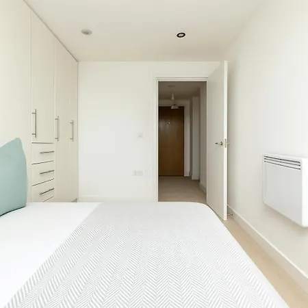 Designer Flat Near Wimbledon Park Lejlighed