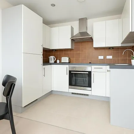 Designer Flat Near Wimbledon Park London