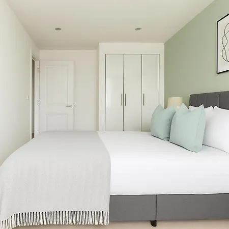 Designer Flat Near Wimbledon Park * London