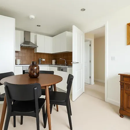 Designer Flat Near Wimbledon Park Lejlighed