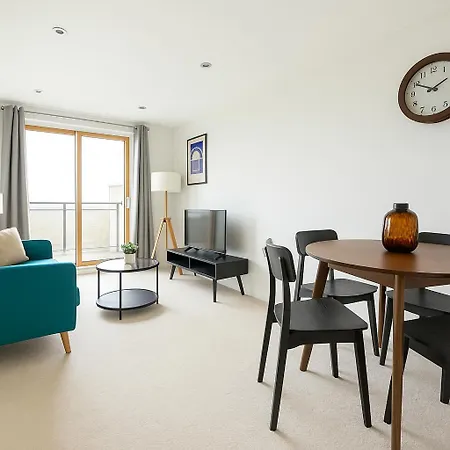 Designer Flat Near Wimbledon Park Lejlighed