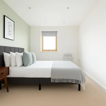 Designer Flat Near Wimbledon Park Lejlighed