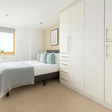 Designer Flat Near Wimbledon Park * London
