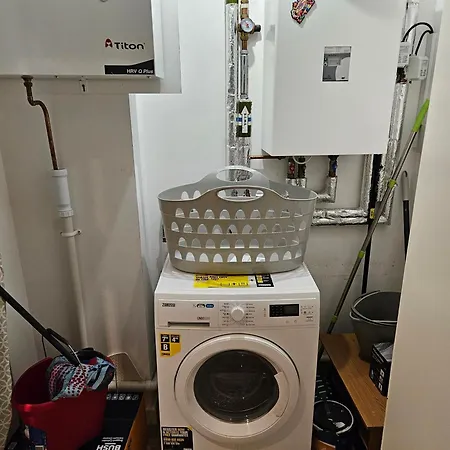 Luxurious Two Bedroom In Apartment