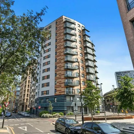 Luxurious Two Bedroom In * Croydon