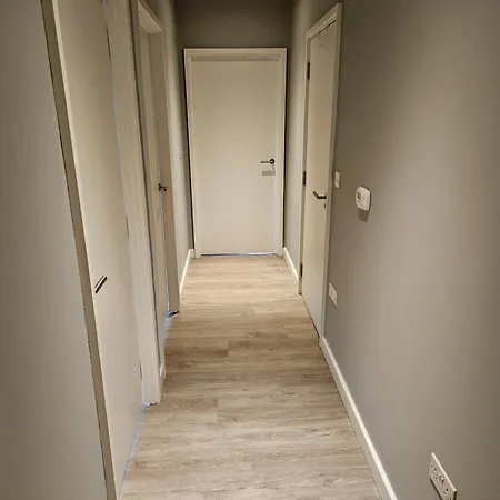 Luxurious Two Bedroom In Apartment