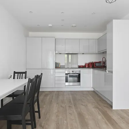 Apartment Modern 2 Bed 2 Bath With Patio Access *