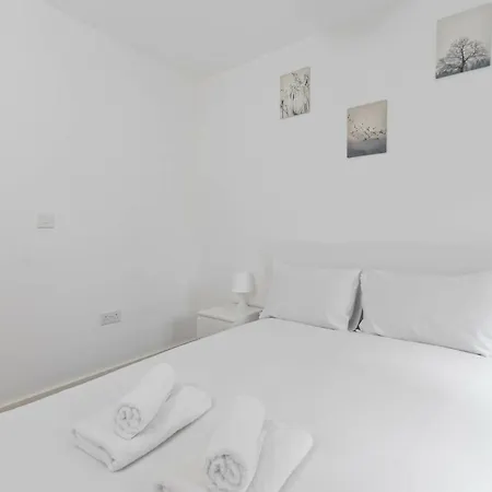 Modern 2 Bed 2 Bath With Patio Access