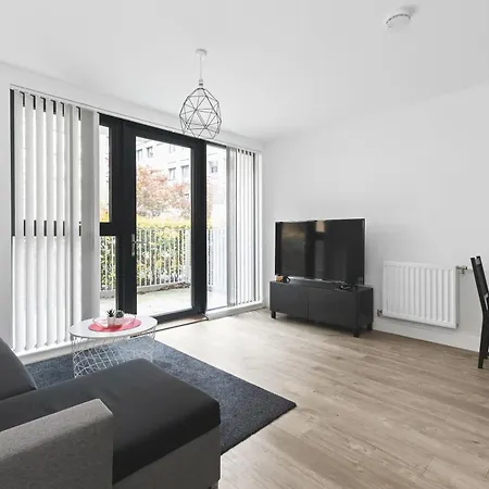Modern 2 Bed 2 Bath With Patio Access Apartment