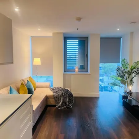 Wimbledon-colliers Wood Station Apartamento Londres