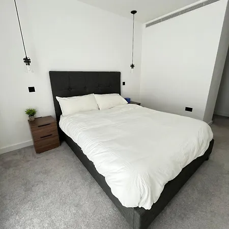 Luxury 1bd Wapping * 런던