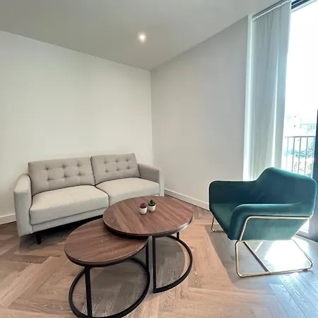 Luxury 1bd Wapping 런던