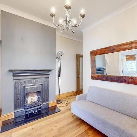 Quaint 2 Bedroom Flat -10 Min To Tower Bridge * Londres
