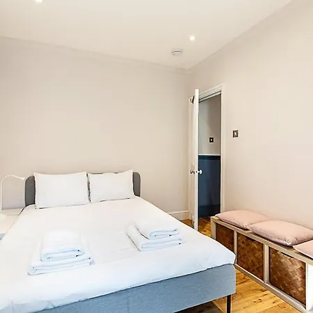 Stylish Kings Cross With Garden Retreat Apartment London