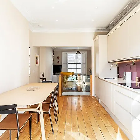 Stylish Kings Cross With Garden Retreat Apartment London