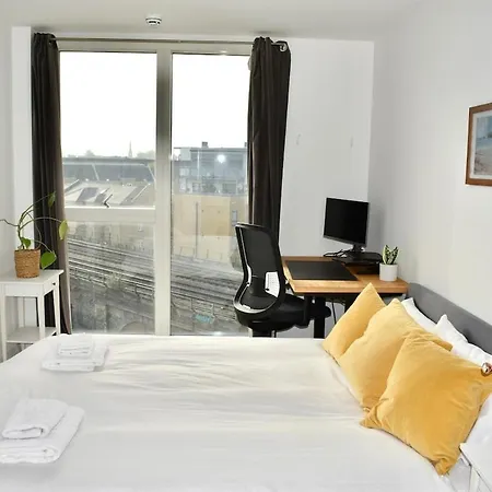 Breathtaking Camberwell Skyline Views Apartment London
