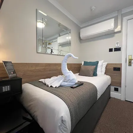 Tudor Court 3*