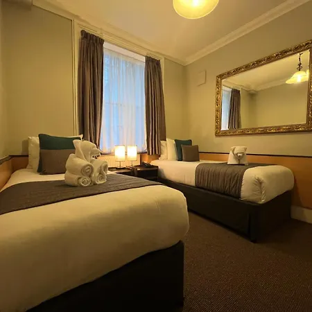 Hotel Tudor Court