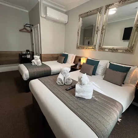 Hotel Tudor Court