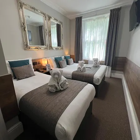 Hotel Tudor Court 3*