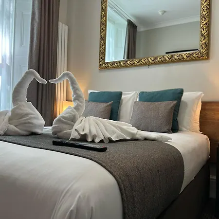 Hotel Tudor Court