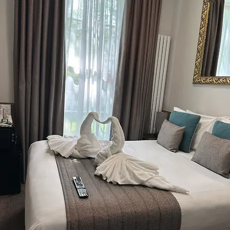 Hotel Tudor Court 3*
