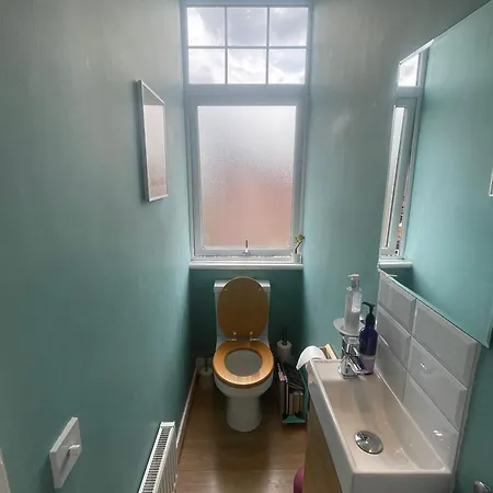 Beautiful 3 Bed In Leafy Hampstead Apartment *