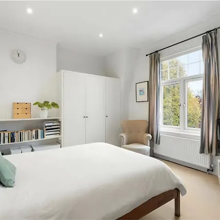 Beautiful 3 Bed In Leafy Hampstead *