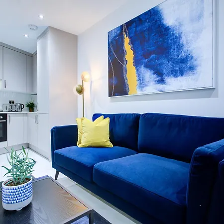 Hybrid Resi - Near Heathrow Airport With Onsite Car Parking Apartment Uxbridge